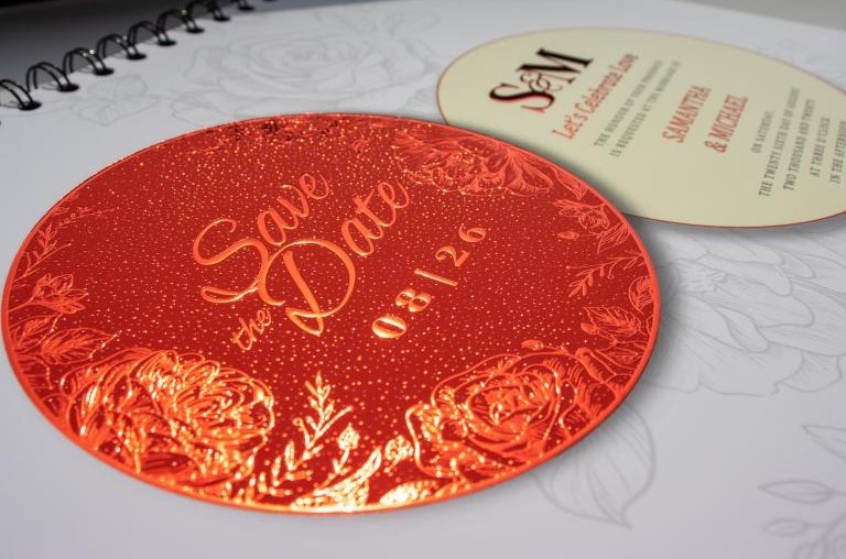 Embellecimiento de la impresión en invitación